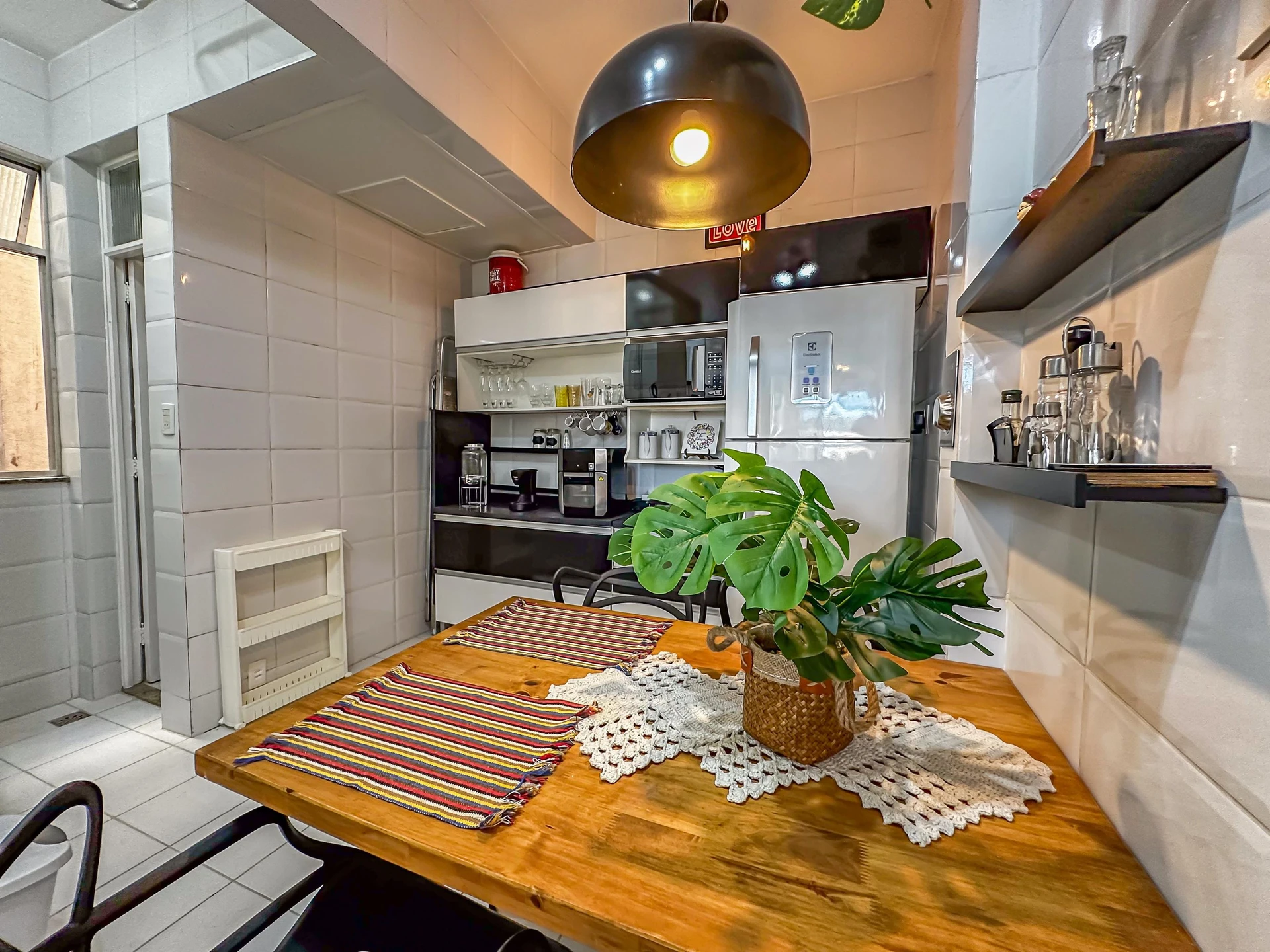 Furnished 1-bedroom apartment with an open kitchen — photo 18