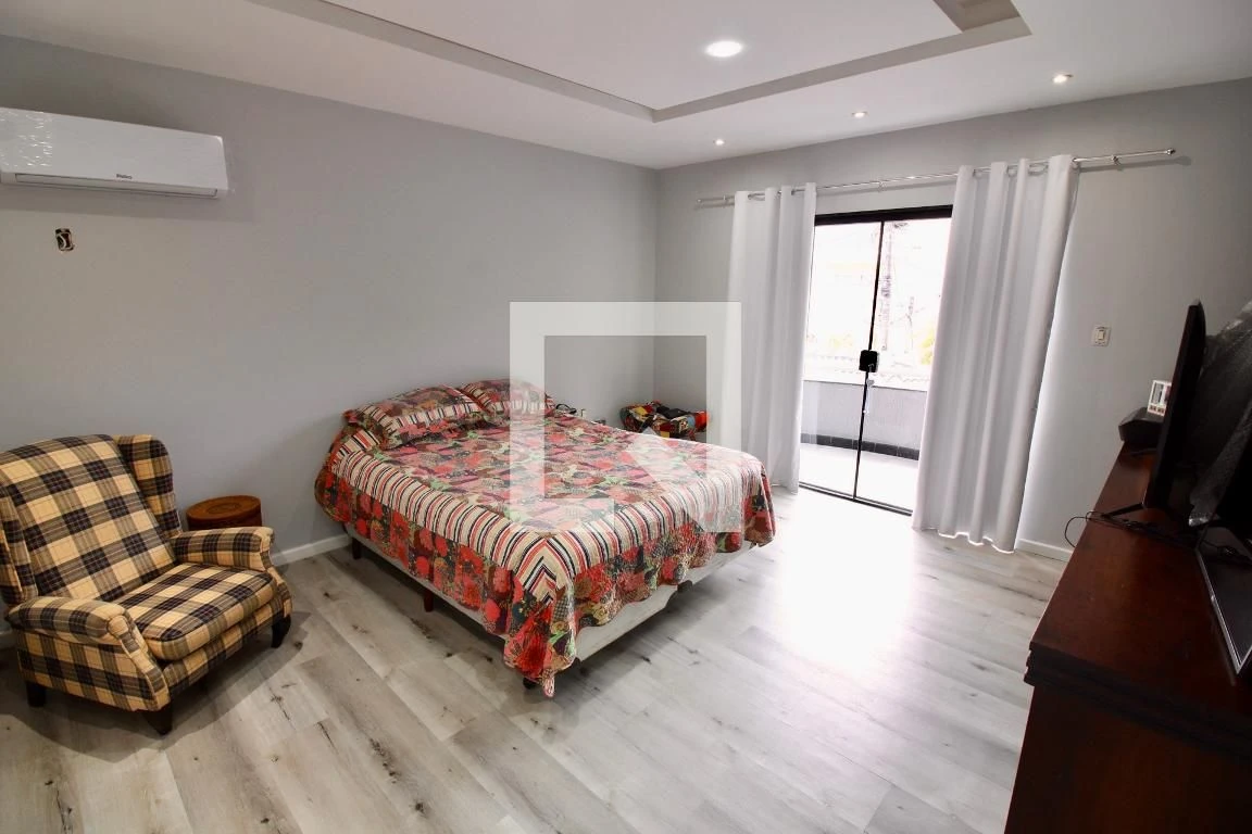 260 m² house with a jacuzzi and a private pool — photo 14
