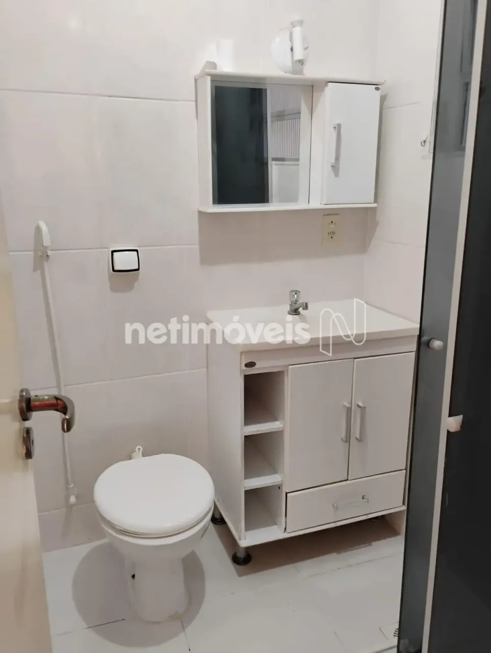 1-bedroom apartment with a laundry area — photo 8