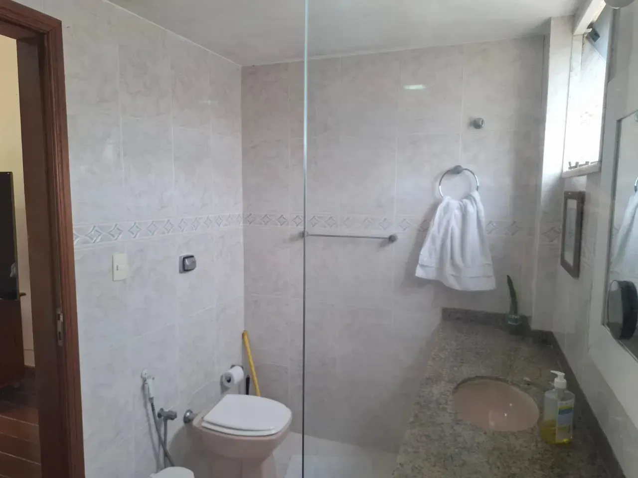 Furnished apartment with 3 bedrooms and 380 m² — photo 14