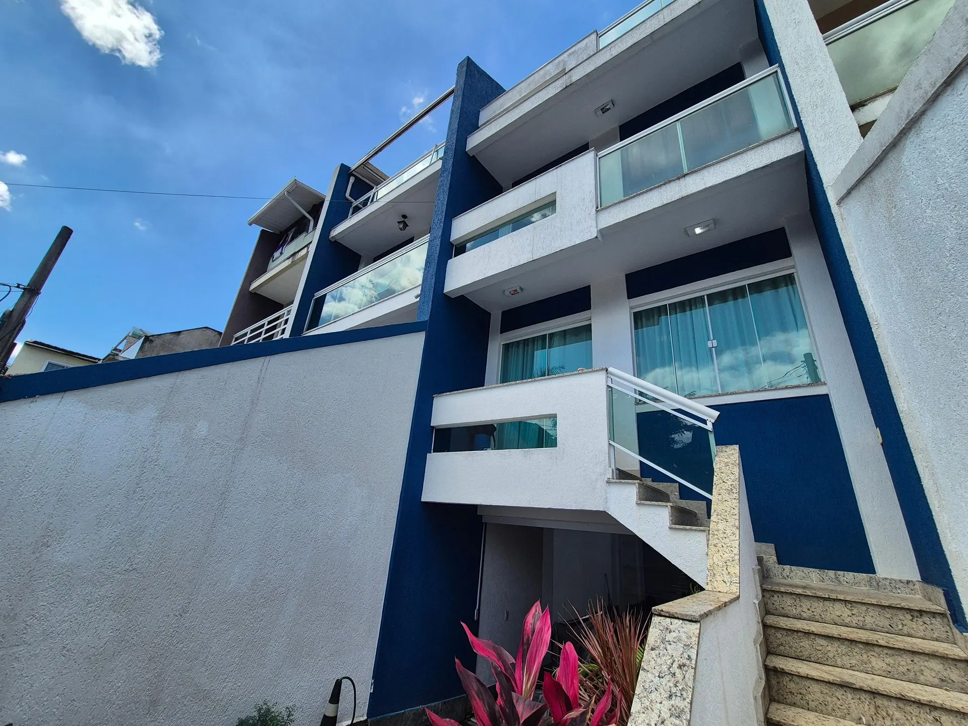 Furnished house with 4 bedrooms and a balcony — photo 34
