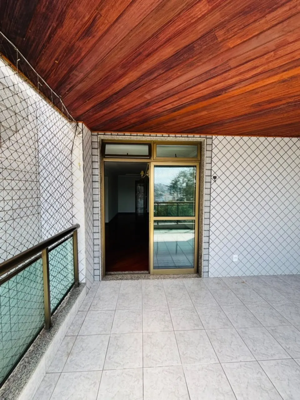 Apartment with 3 bedrooms and 1 bathroom — photo 2