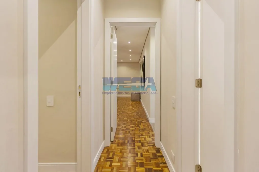 3-bedroom apartment with a walk-in closet — photo 25