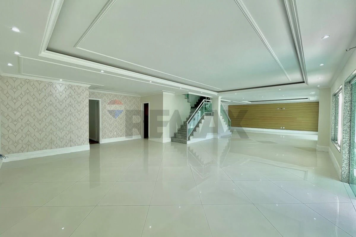 Casa sem mobília 594 m² com 5 quartos e 7 banheiros