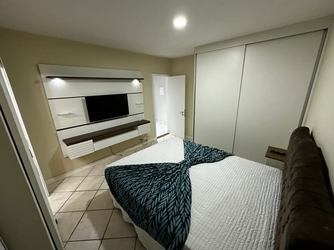 Furnished apartment with 2 bedrooms and 2 parking spaces — photo 20