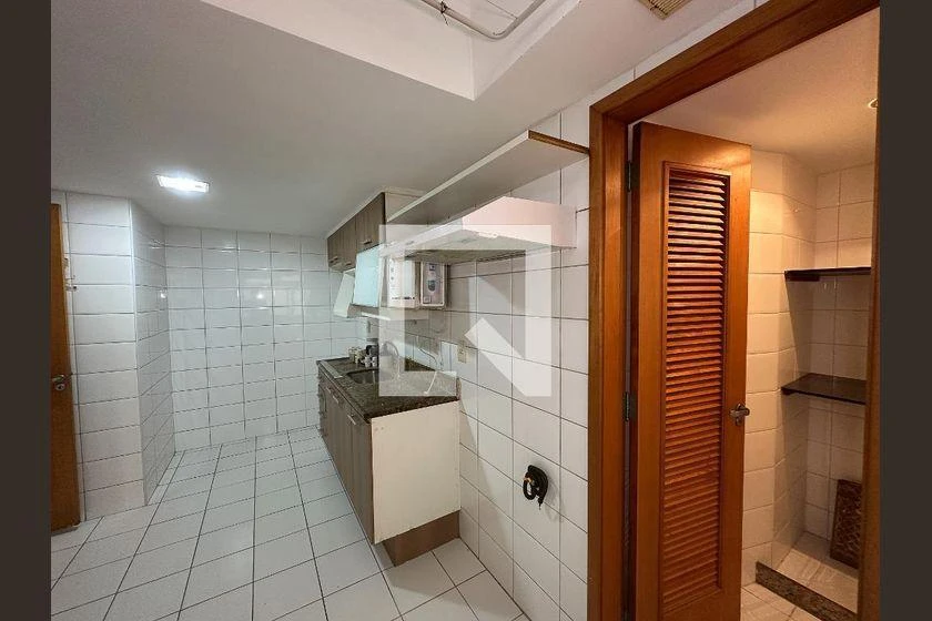 3-bedroom apartment in a building with a gym — photo 50