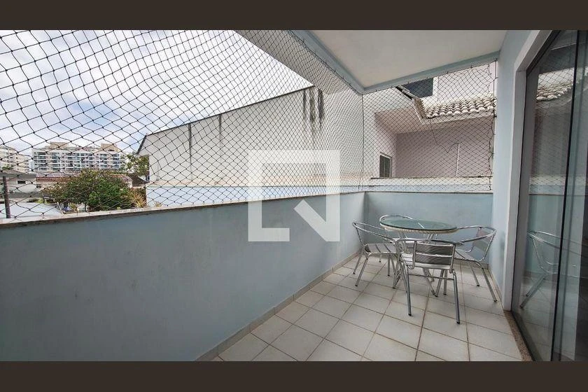 290 m² house with a bathtub and a walk-in closet — photo 20