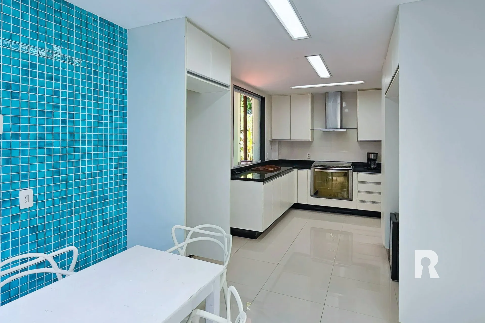 Casa com cozinha integrada e 5 quartos — photo 38