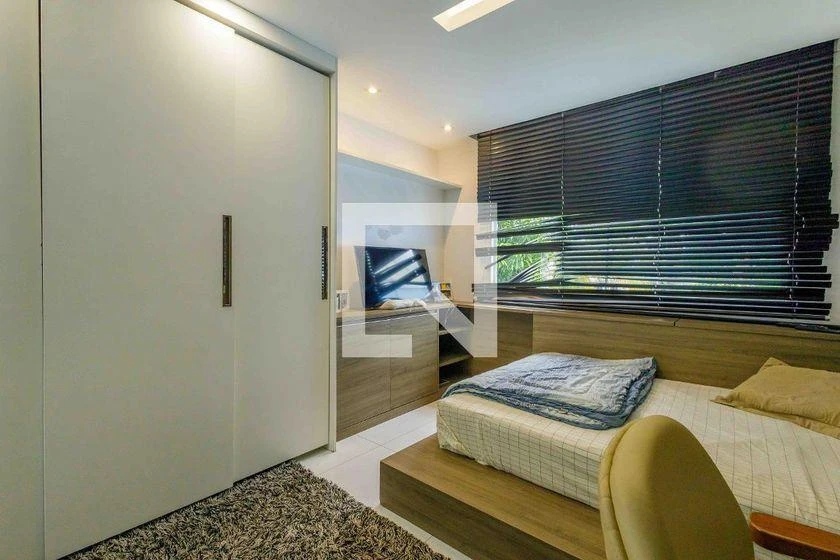 Furnished house with 5 bedrooms and open-plan kitchen — photo 28
