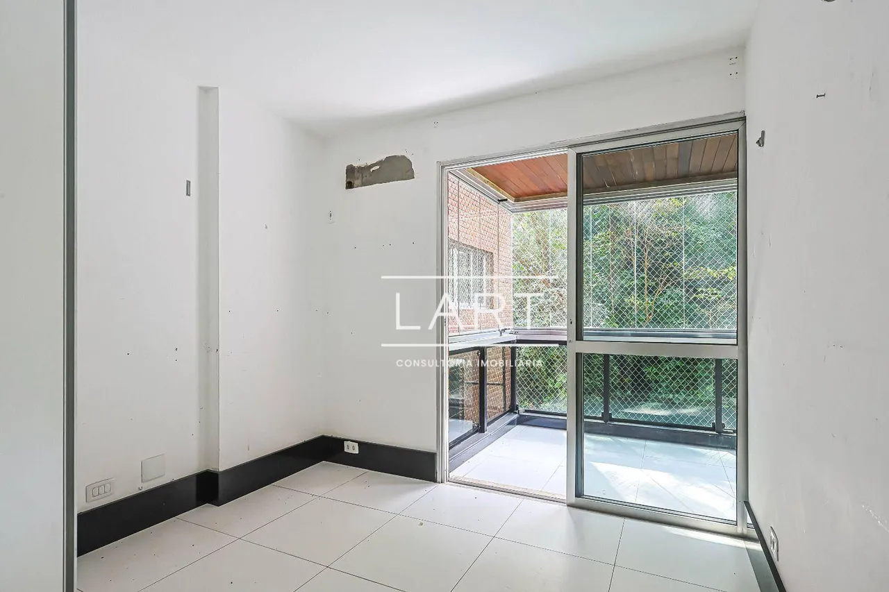 3-bedroom apartment with glassed-in balcony and 160 m² — photo 18