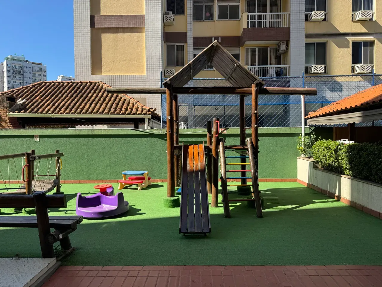 Furnished apartment with a balcony and 2 bedrooms — photo 17