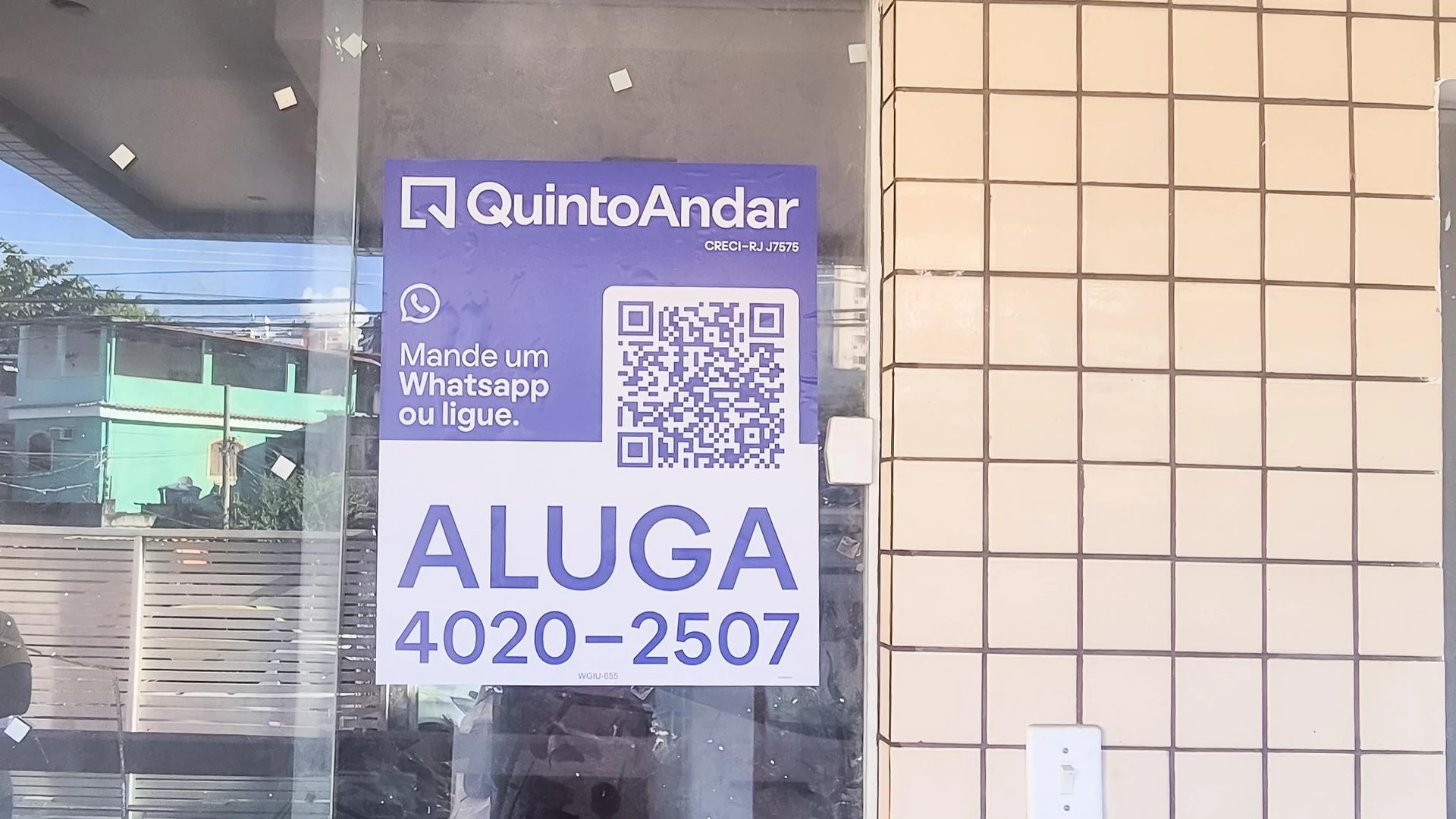 Apartamento com 2 quartos e box de vidro no banheiro — photo 43