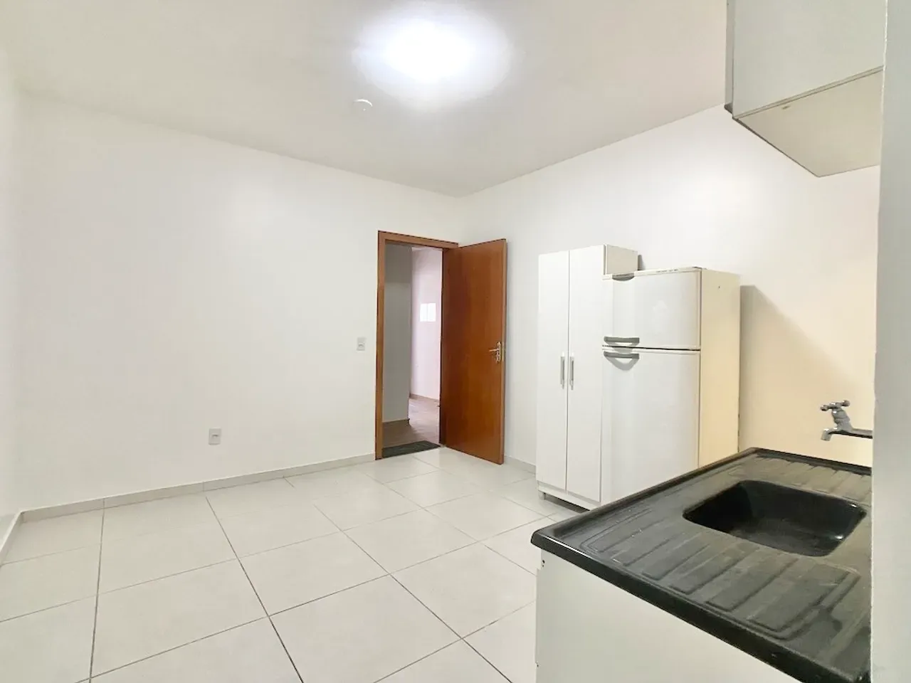 Studio apartment with 1 bedroom and private bathroom — photo 5