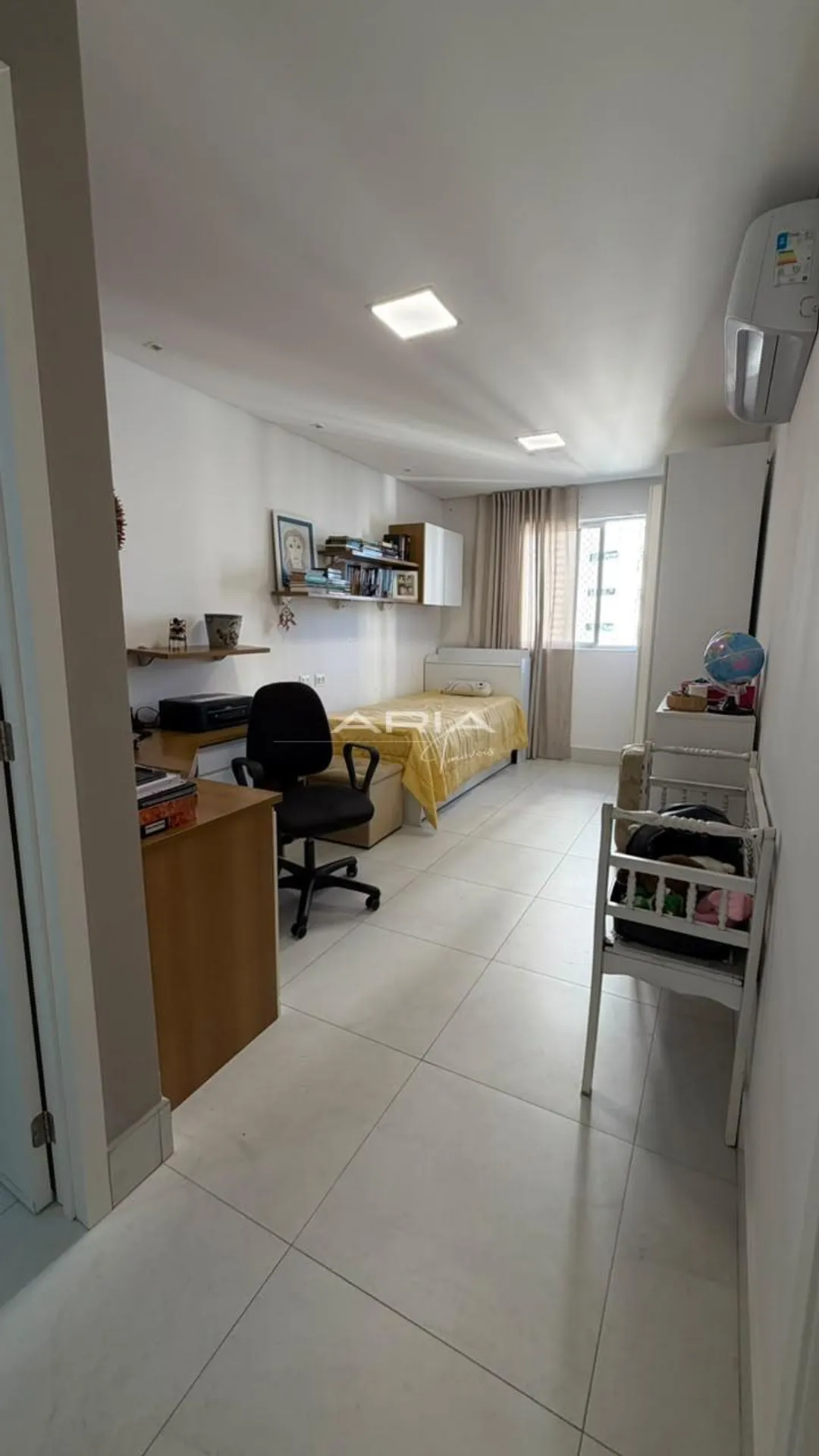 One-bedroom apartment with a glass-enclosed balcony — photo 16