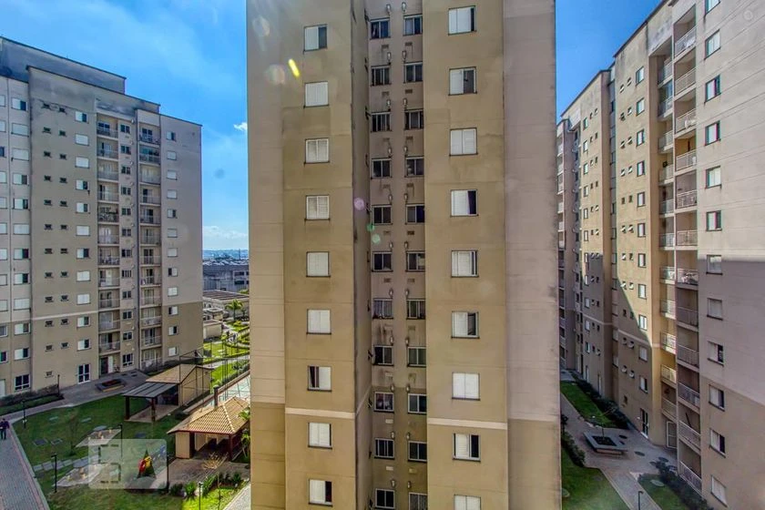 Unfurnished apartment with 2 bedrooms and a balcony — photo 12