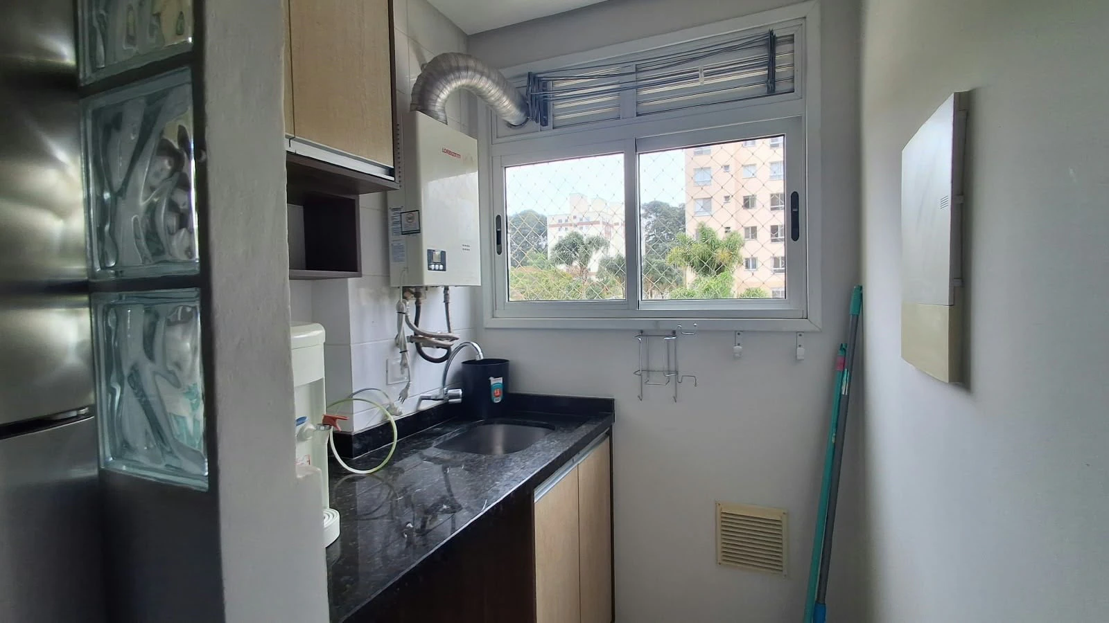 2-bedroom apartment with a home office in Curitiba — photo 11