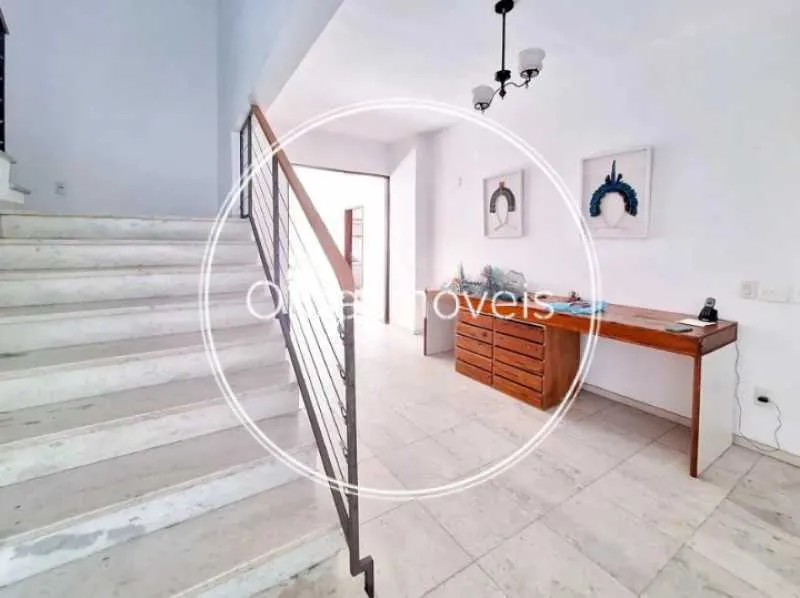House with 4 bedrooms and a balcony with built-in grill — photo 21