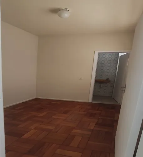 2-bedroom apartment with 1 bathroom, no parking — photo 3
