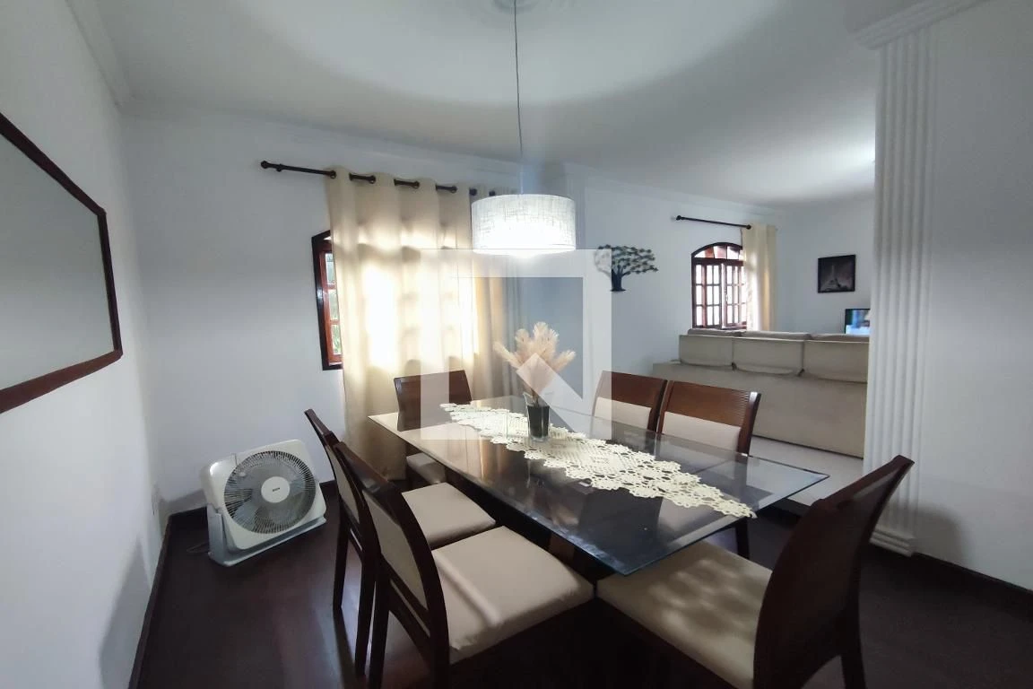 House with 3 bedrooms and a private backyard — photo 31