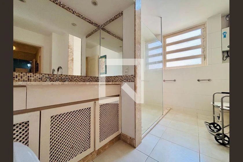 Furnished apartment, 348 m², with a glass-enclosed balcony — photo 35