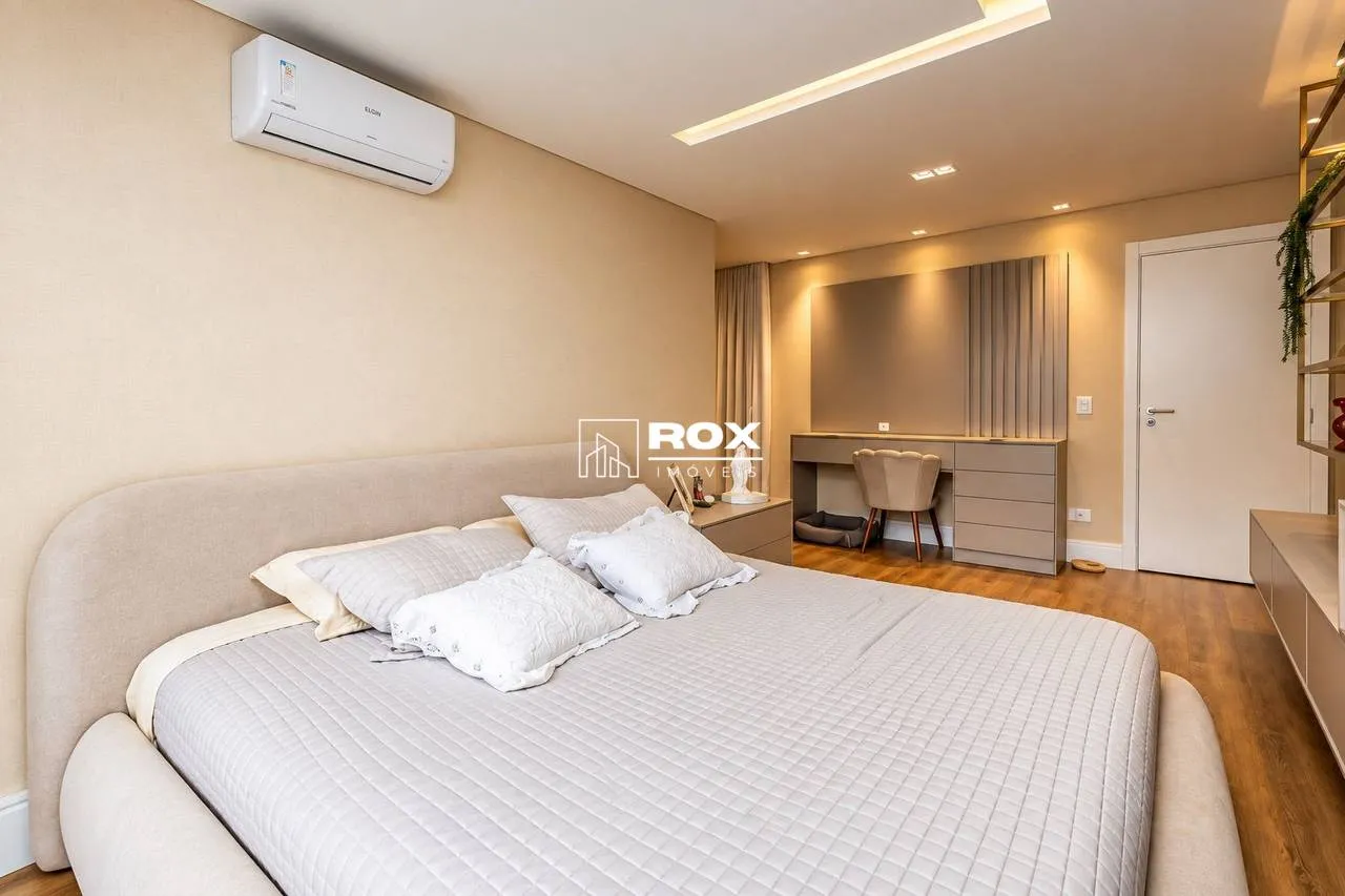 3-bedroom house with a walk-in closet in Curitiba — photo 22