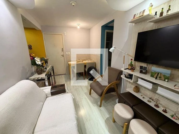 2-bedroom apartment with a home office