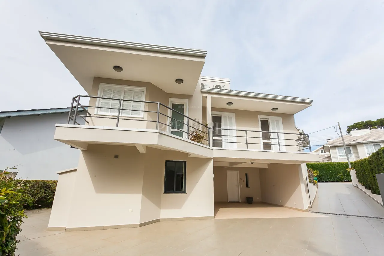 Unfurnished 3-bedroom house with private garden