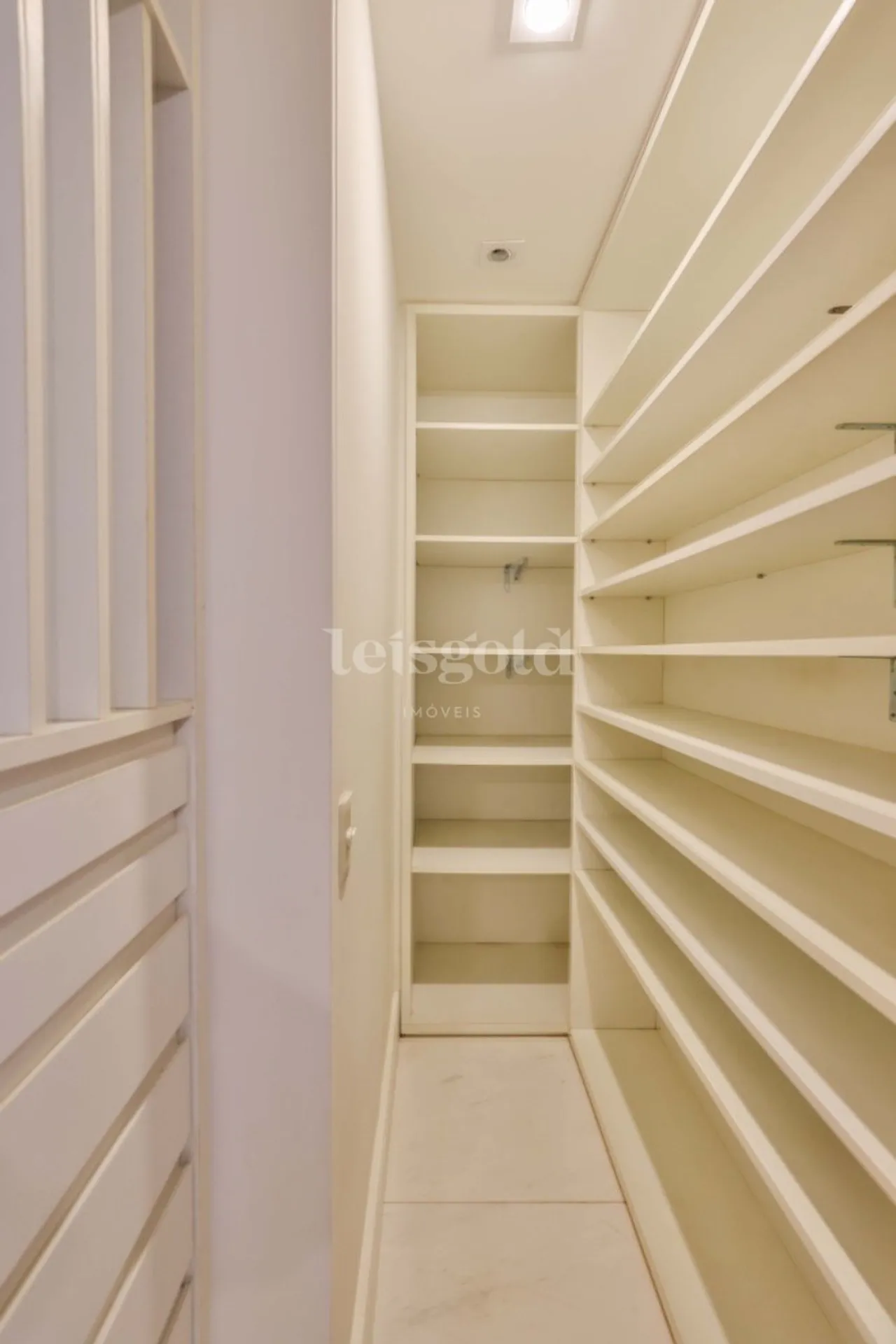 Floor-to-ceiling windows in a 2-bedroom apartment, 230 m² — photo 30