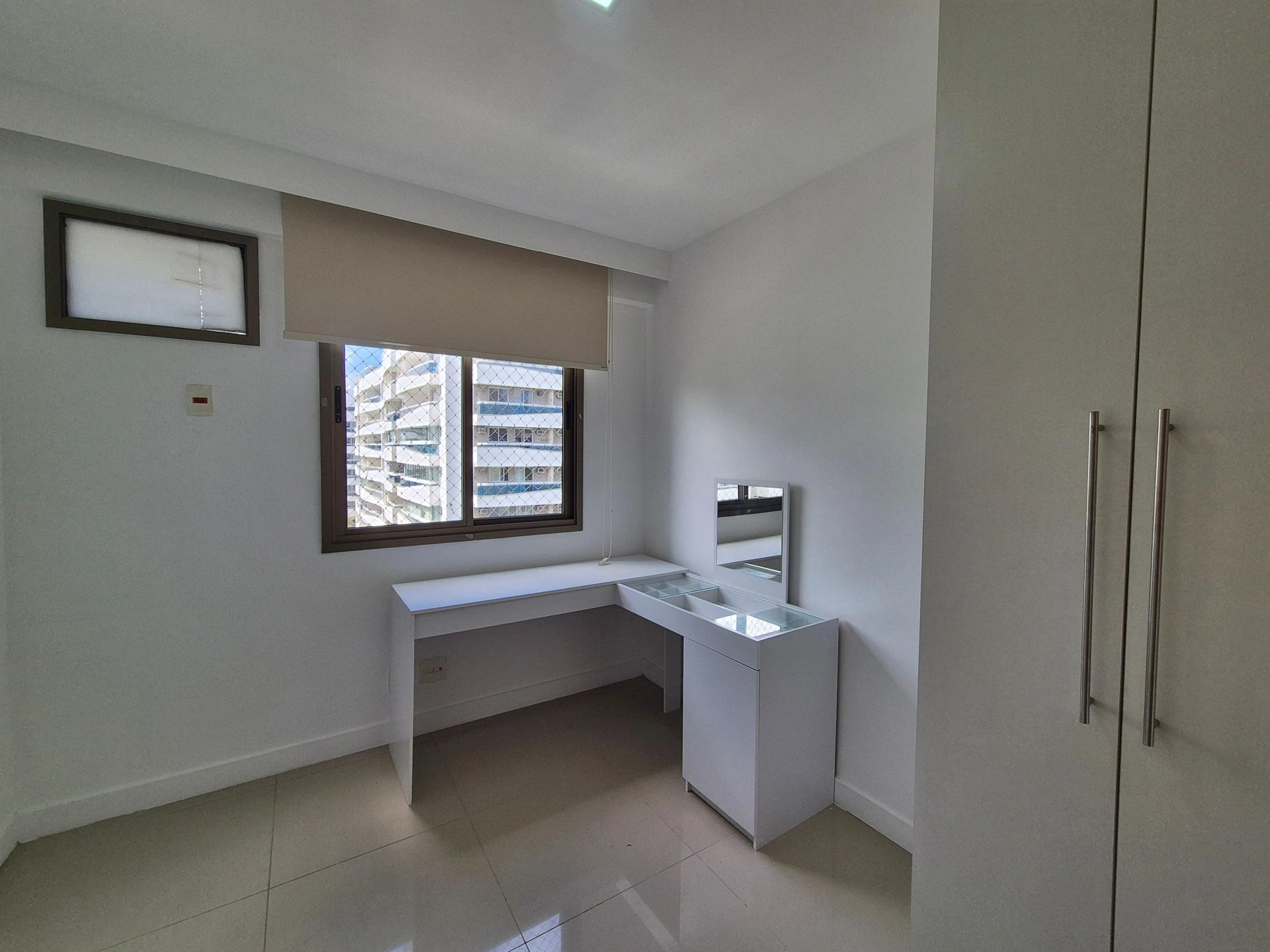 3-bedroom apartment with balcony and open-plan kitchen — photo 5
