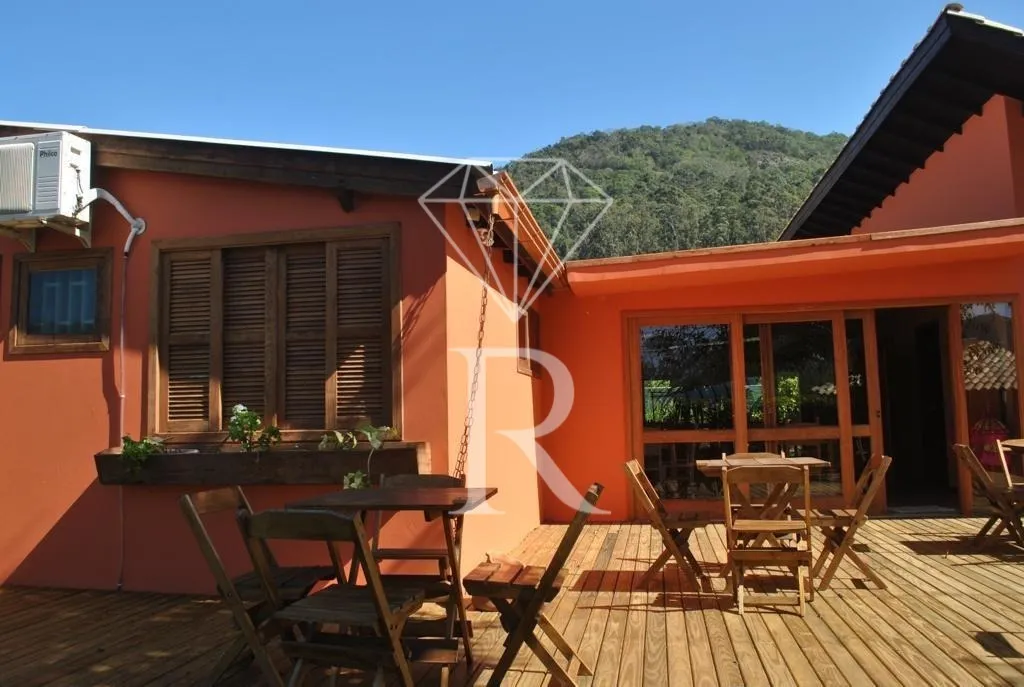 House with 7 en-suite bedrooms and 4 parking spaces — photo 15