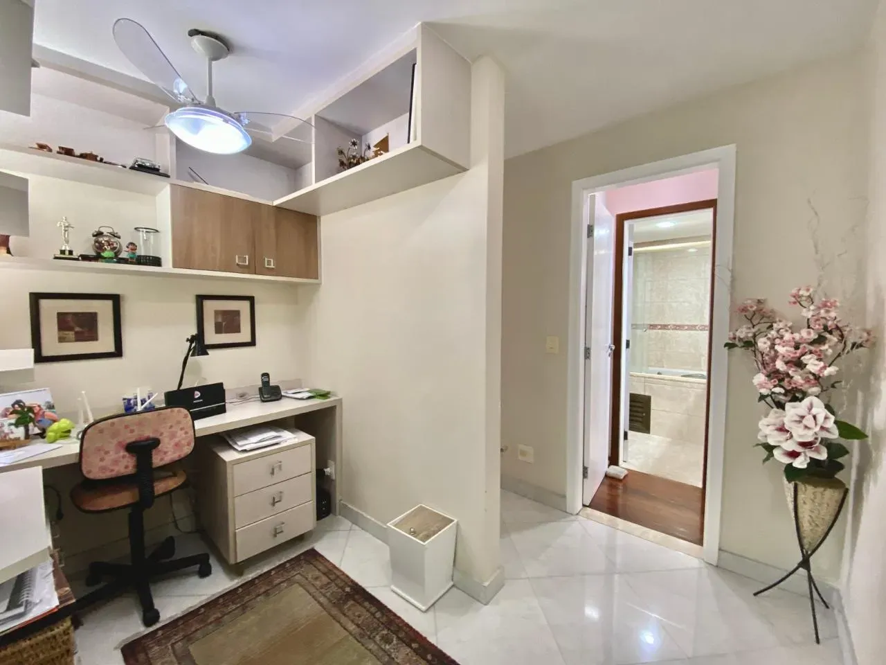 Furnished 369 m² apartment with a closed kitchen — photo 59