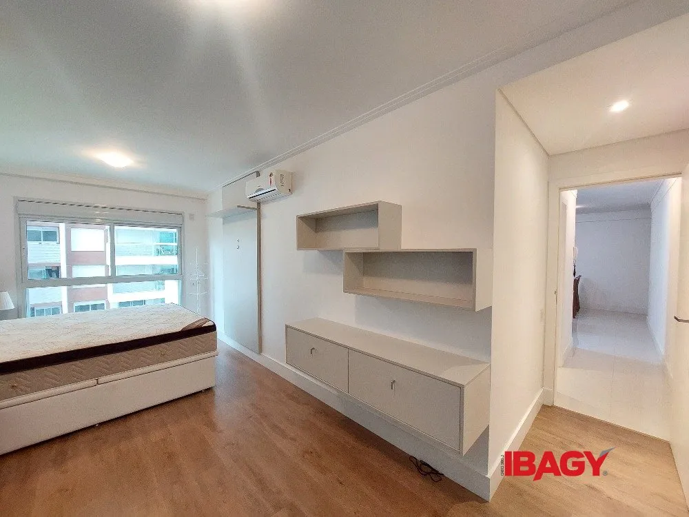 Furnished 2-suite apartment with enclosed balcony — photo 36