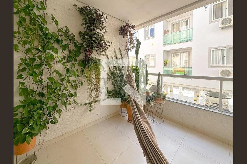 Balcony with a grill in a 2-bedroom apartment, 92 m² — photo 21