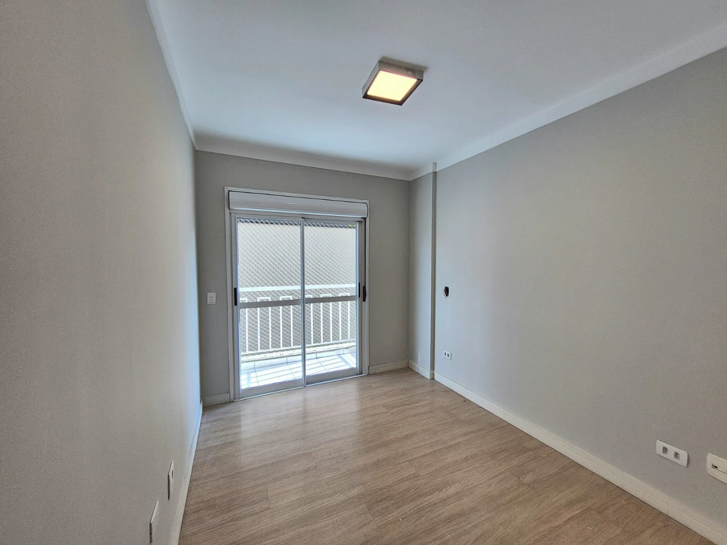 Apartment, 90 m², with wood or laminate floors — photo 20