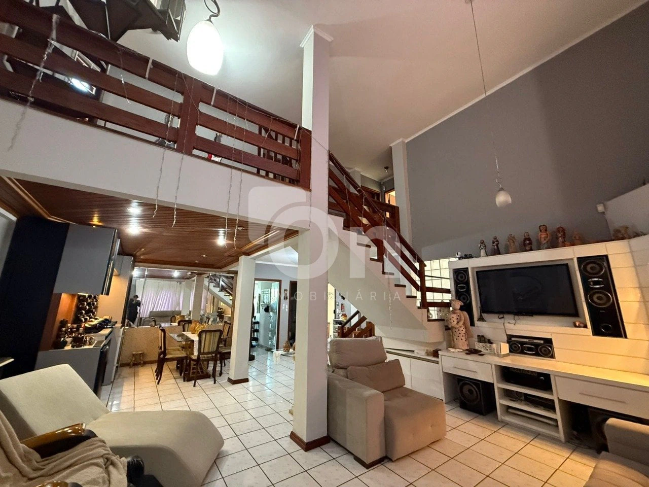 Floor-to-ceiling windows in a 5-bedroom house, 300 m² — photo 11