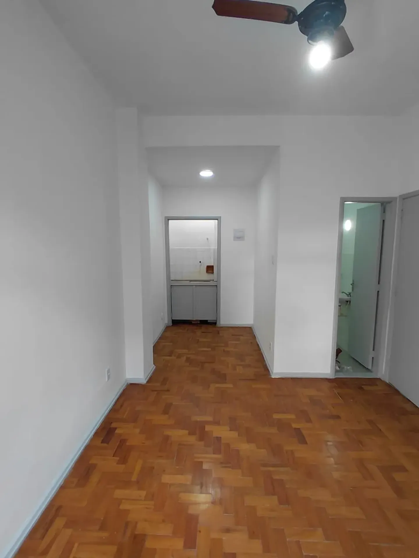 Studio com piso de madeira ou laminado, Lapa — photo 7