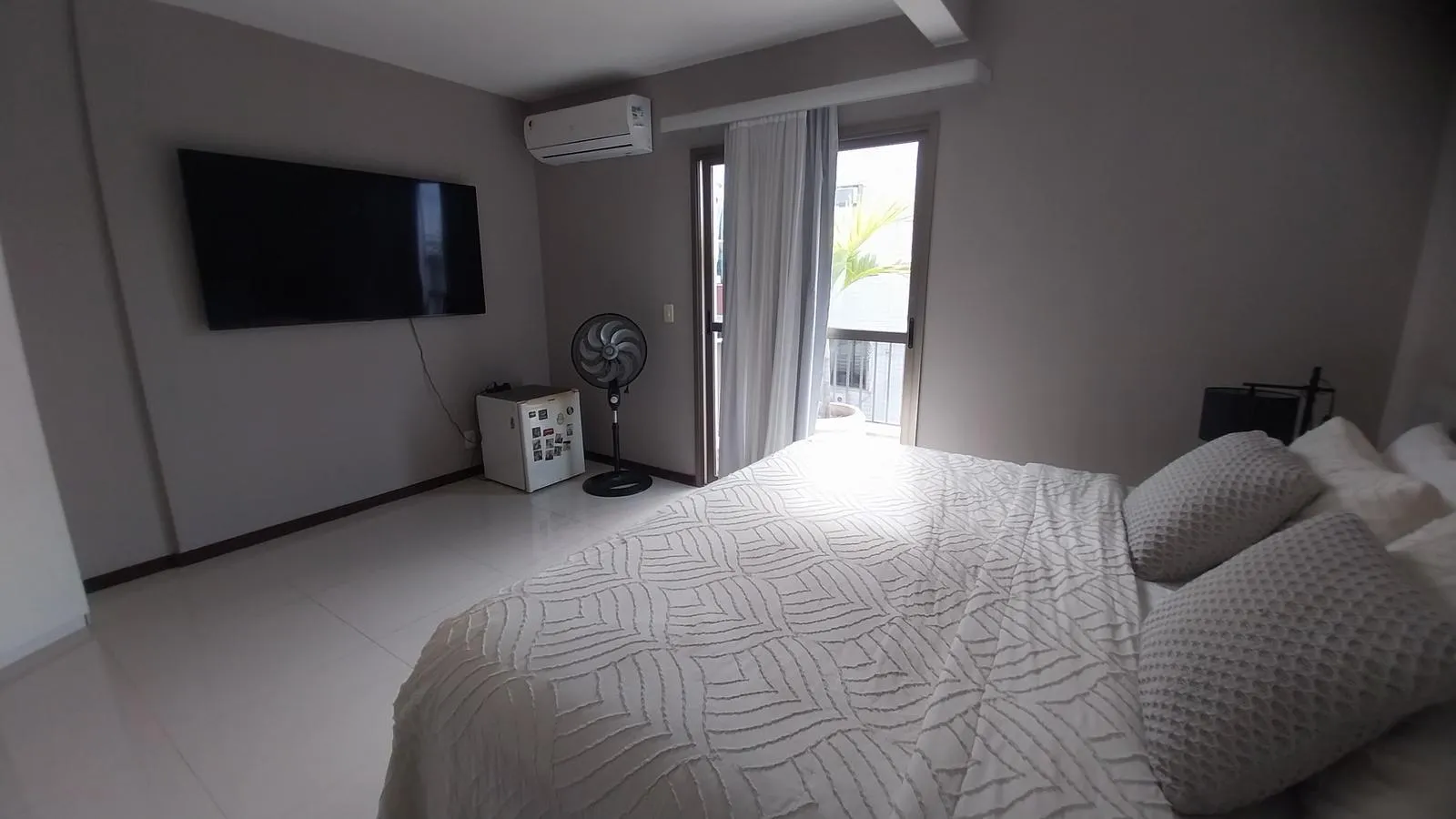 Unfurnished apartment with 4 bedrooms and 5 bathrooms — photo 29
