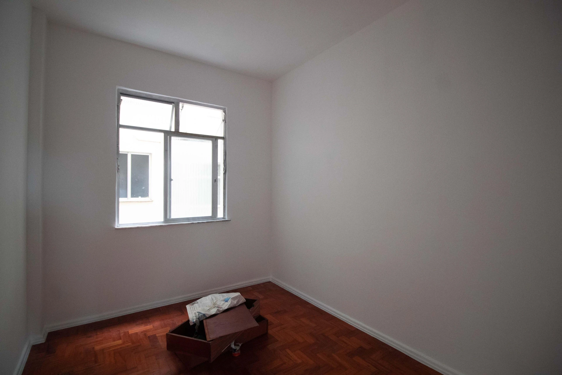 Apartamento de 2 quartos com piso de madeira ou laminado — photo 20