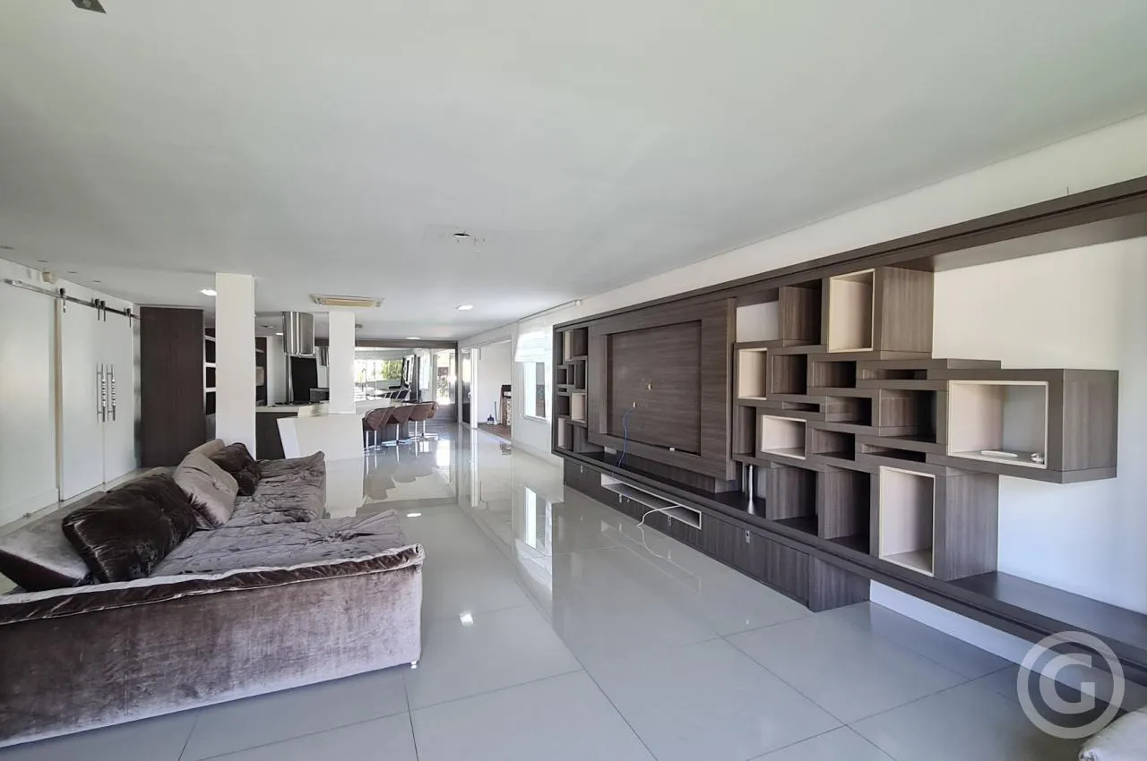 4-bedroom house with a walk-in closet in Florianópolis — photo 21