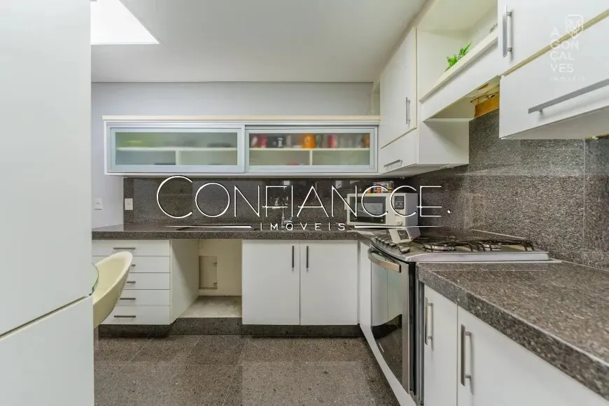 Penthouse with 4 en-suite bedrooms and private BBQ garden — photo 4
