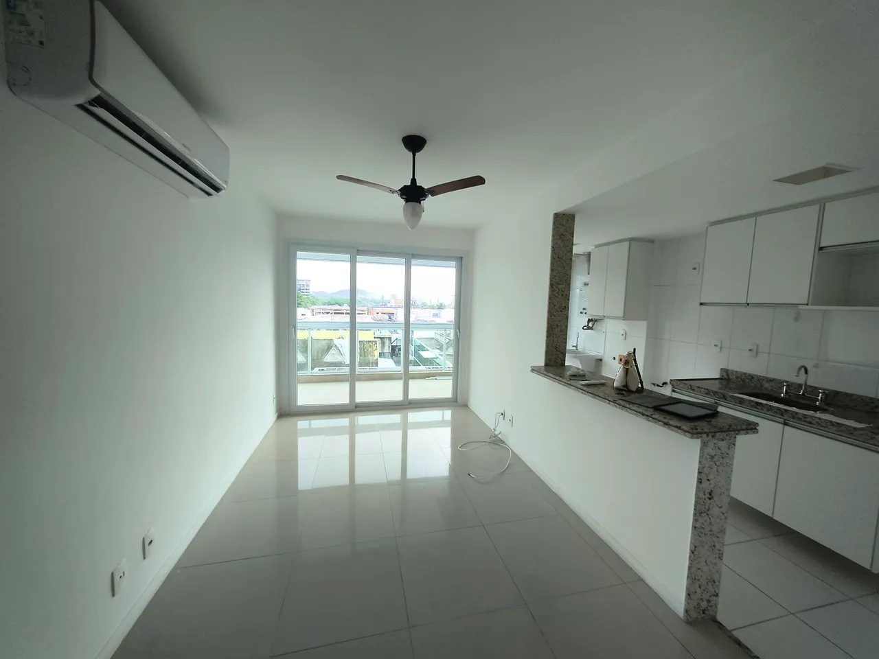 2-bedroom apartment in a building with a gym — photo 5