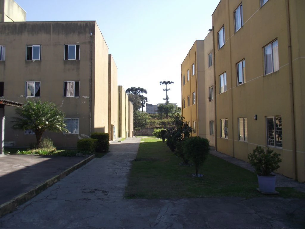 3-bedroom apartment with 1 suite and laundry area