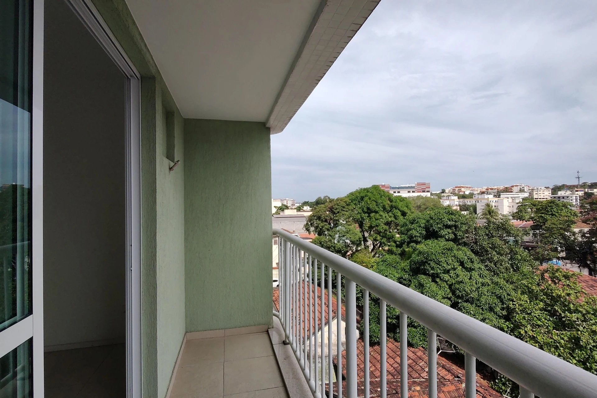Apartamento sem mobília com 2 quartos e varanda — photo 12