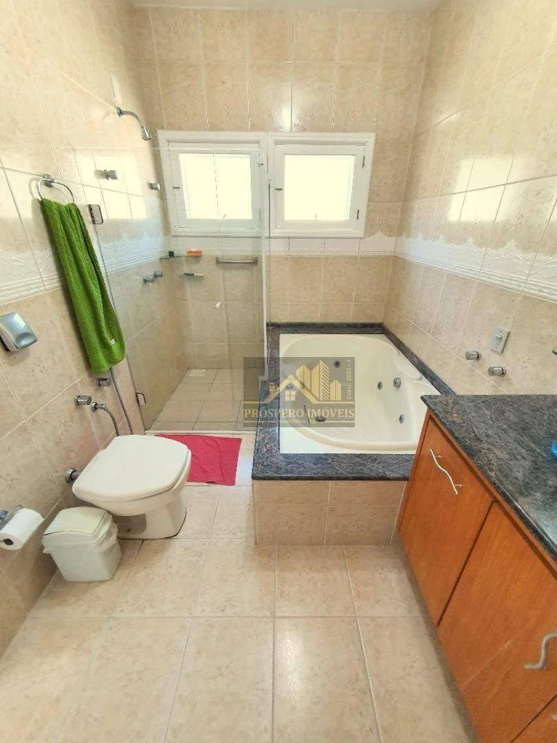 Casa de 5 dormitorios con balcón cerrado con vidrio — photo 22
