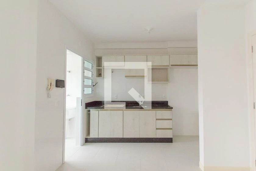 Apartamento de 2 dormitorios con balcón y cocina abierta — photo 3
