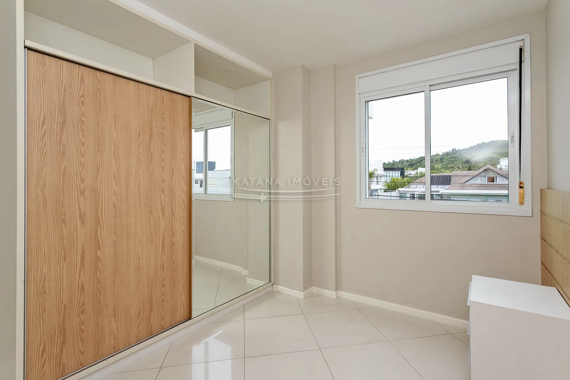 4-bedroom apartment with a bathtub in Florianópolis — photo 14