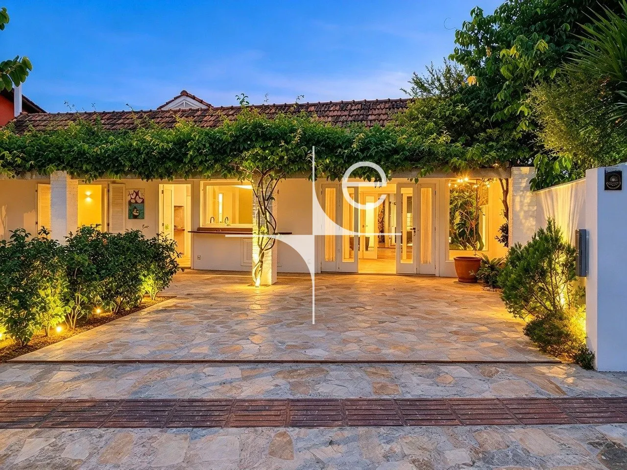 Water view in a 3-bedroom house, 220 m² — photo 15
