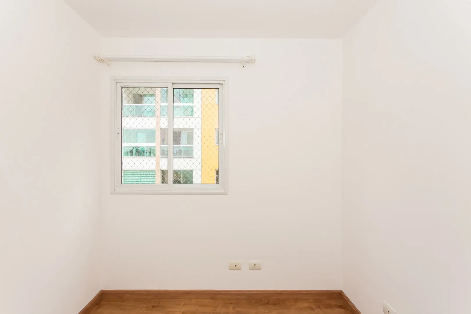Apartment, 60 m², with wood or laminate floors — photo 32