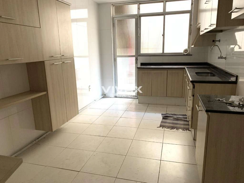 Unfurnished house with built-in wardrobes and 5 bedrooms — photo 2