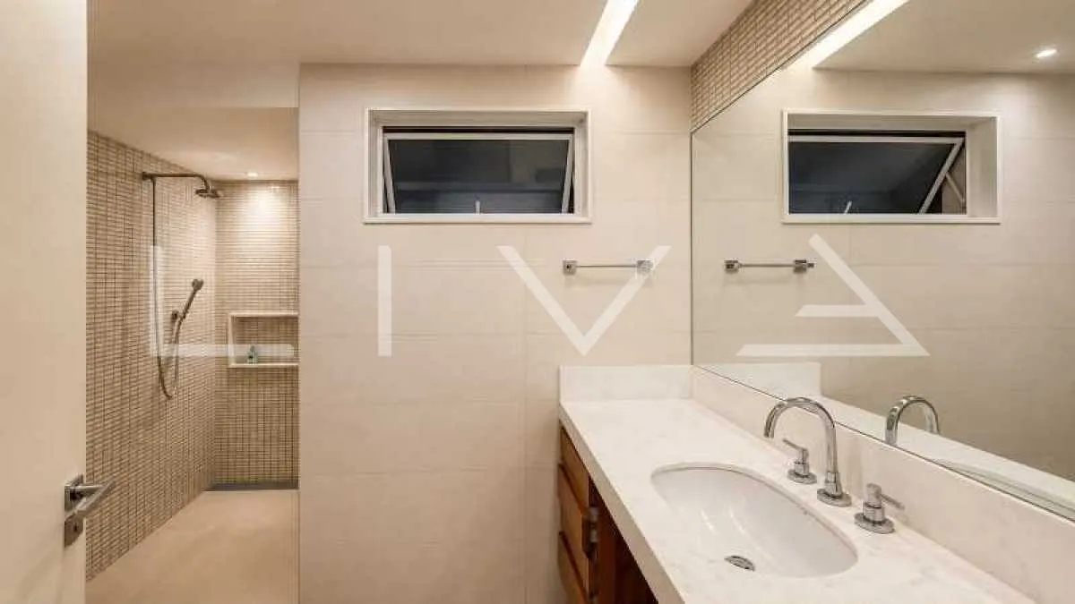 Water view in a 3-bedroom apartment, 260 m² — photo 25